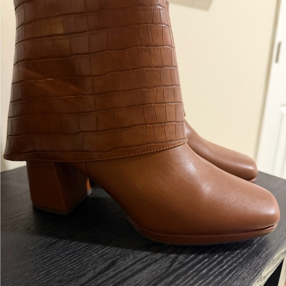 Elegant Brown Croc-Embossed Heeled Boots - Picture 6 of 8